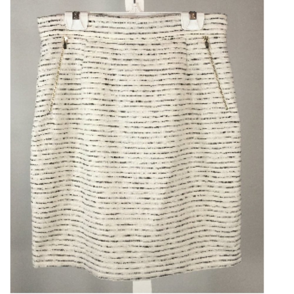 H&M Textured Skirt  (like new)